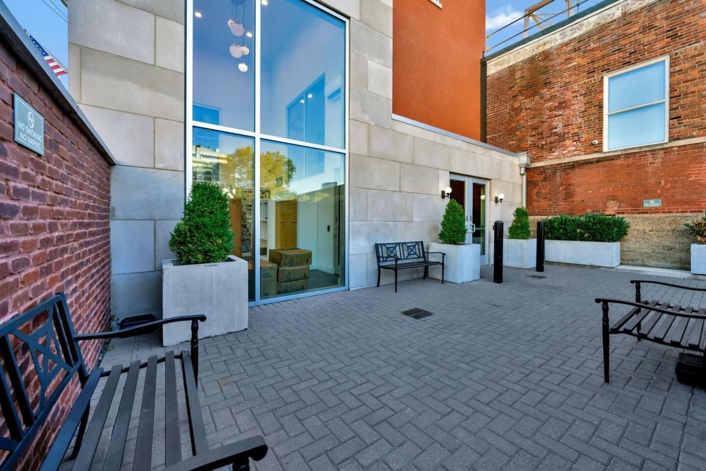 Apartment Modern Space In The Vibrant #101