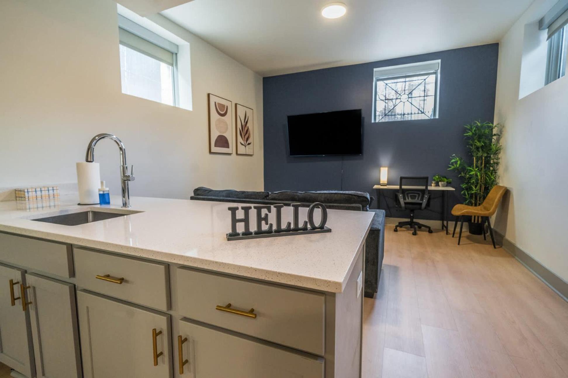 Apartment Modern Space In The Vibrant #101