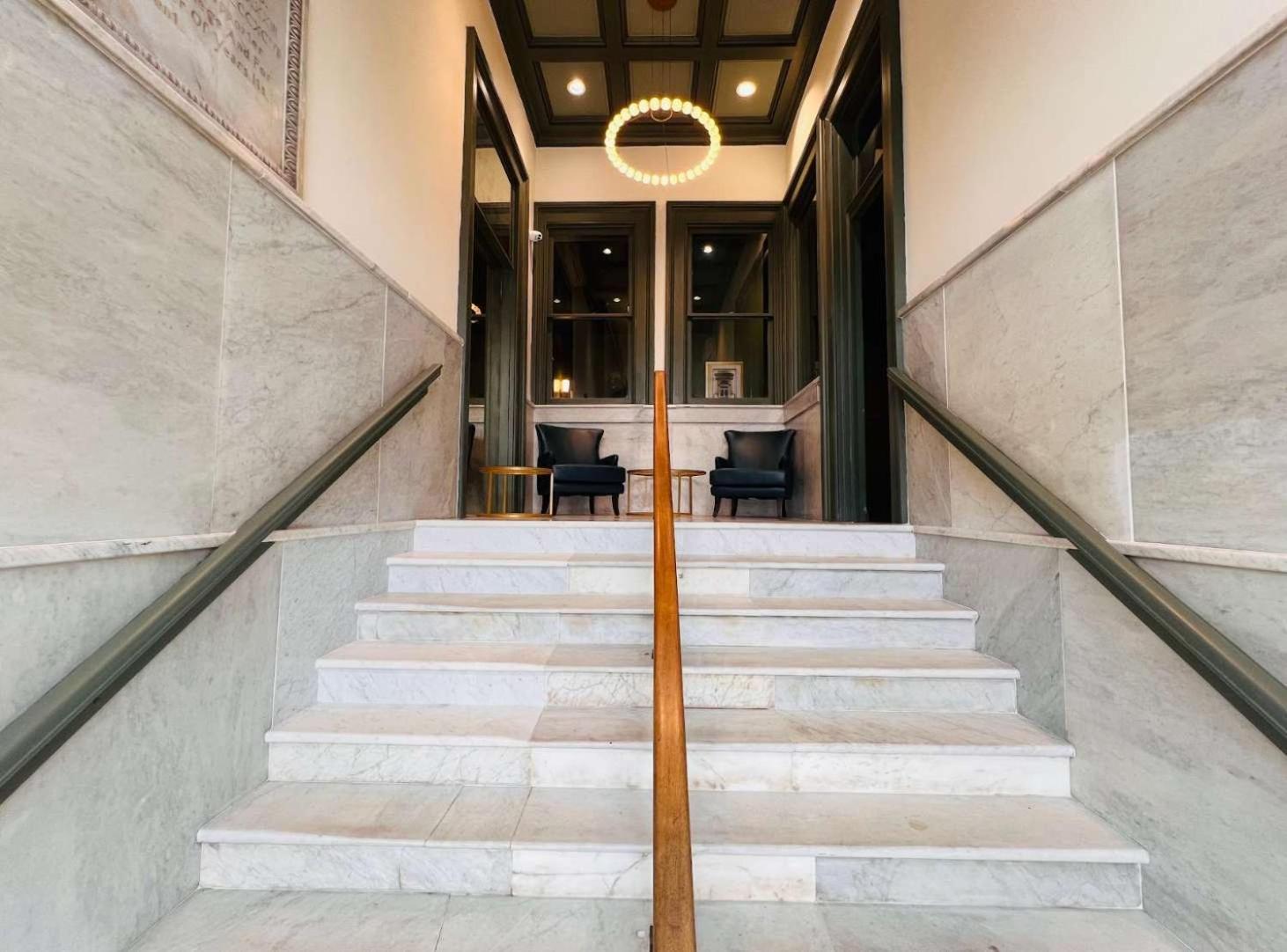 Modern Space In The Vibrant #101